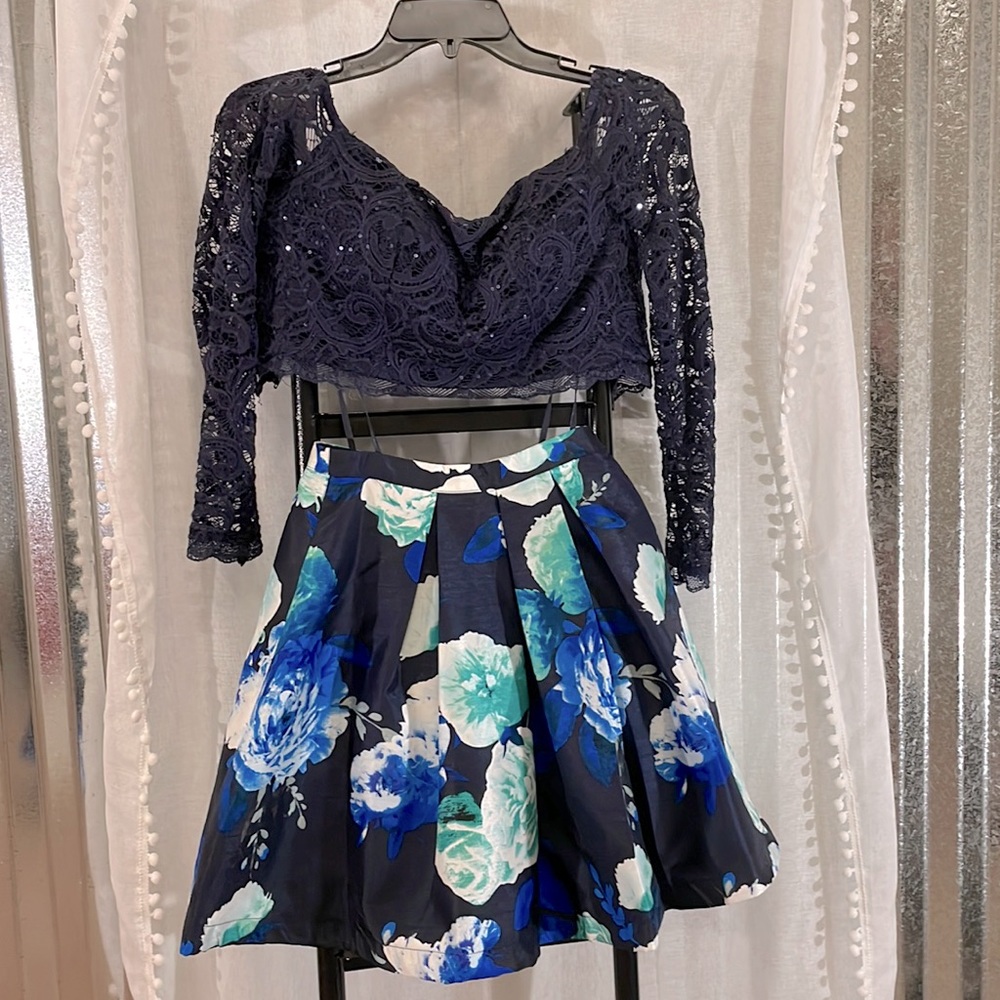 Long-Sleeve Lace/Floral-Printed Two-Piece Dress.
